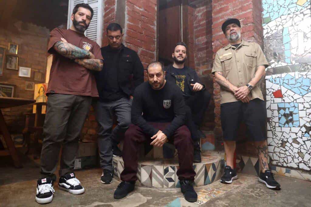 Clipe “Dono da Verdade” de CPM22