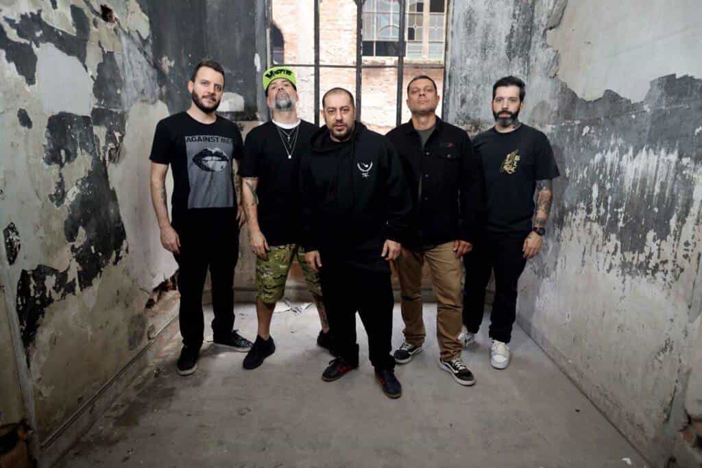 Clipe “Dono da Verdade” de CPM22
