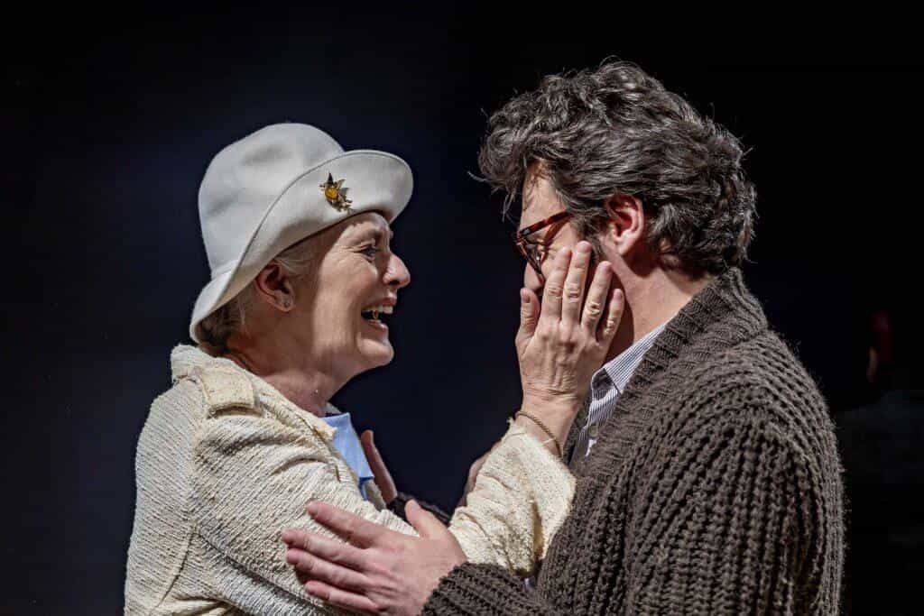 Clara Carvalho dirige Hedda Gabler