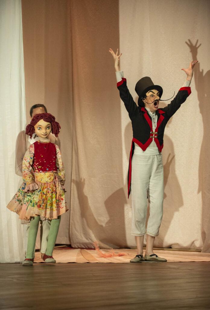 Cia das Rosas faz homenagem ao circo