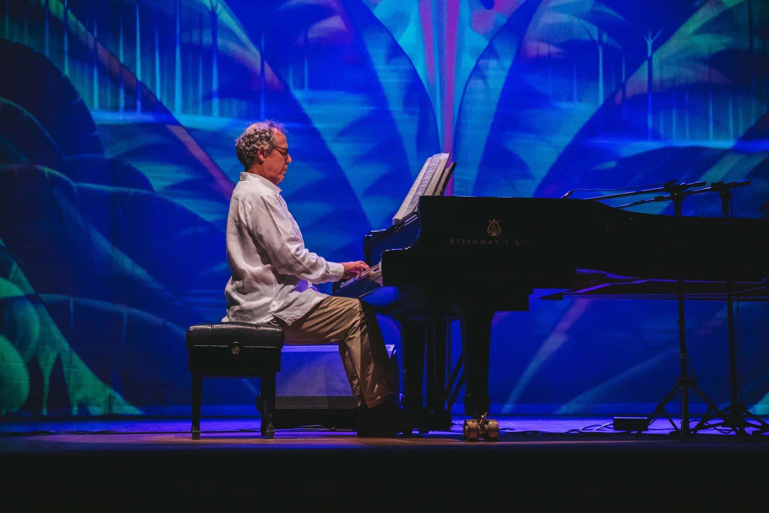 Fábio Caramuru celebra a obra de Tom Jobim