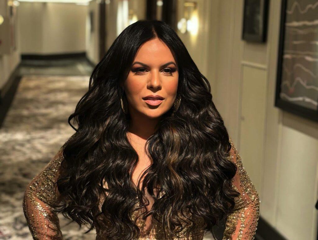 Mariah Morais produz seu novo livro