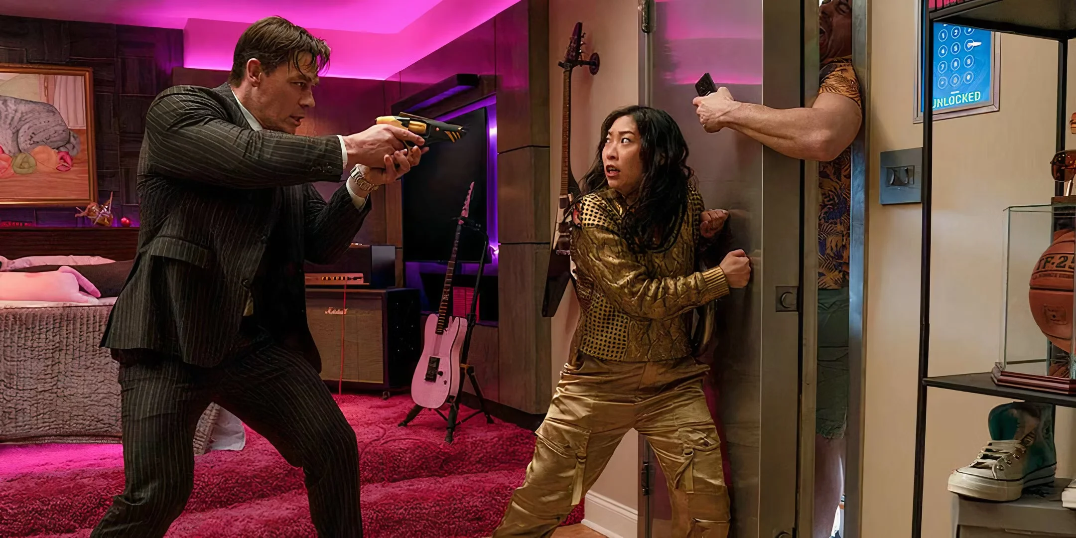 John Cena e Awkwafina em Jackpot: Loteria Mortal
