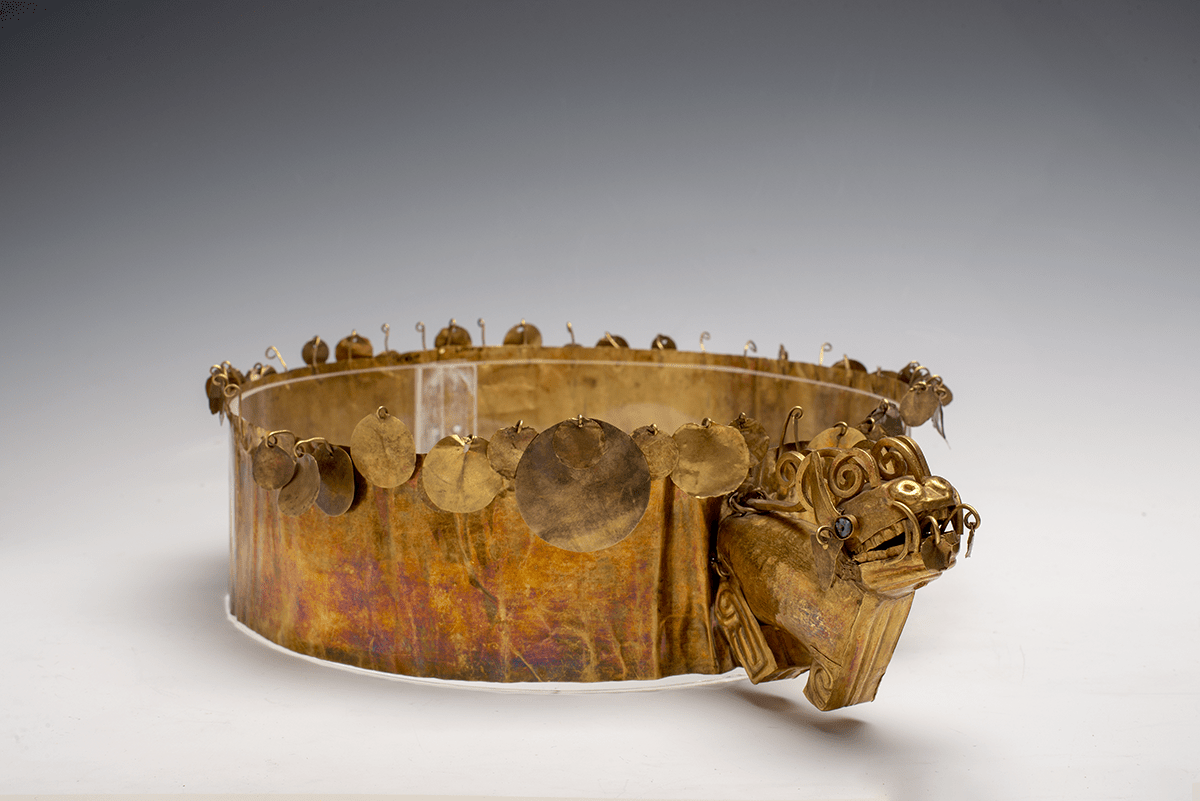 Coroa / Costa Norte do Peru 200 a.C – 700 d.C Crédito: Museo Oro del Perú – Armas del Mundo | Fundación Miguel Mujica Gallo