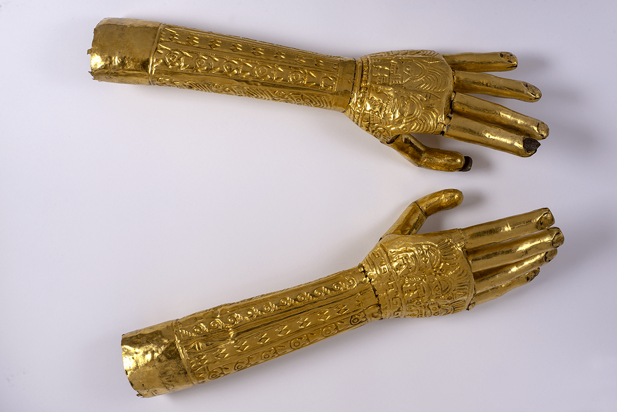 Luva | Cultura Lambayeque, Costa Norte do Peru900-1450 d.C / Crédito: Museo Oro del Perú – Armas del Mundo | Fundación Miguel Mujica Gallo