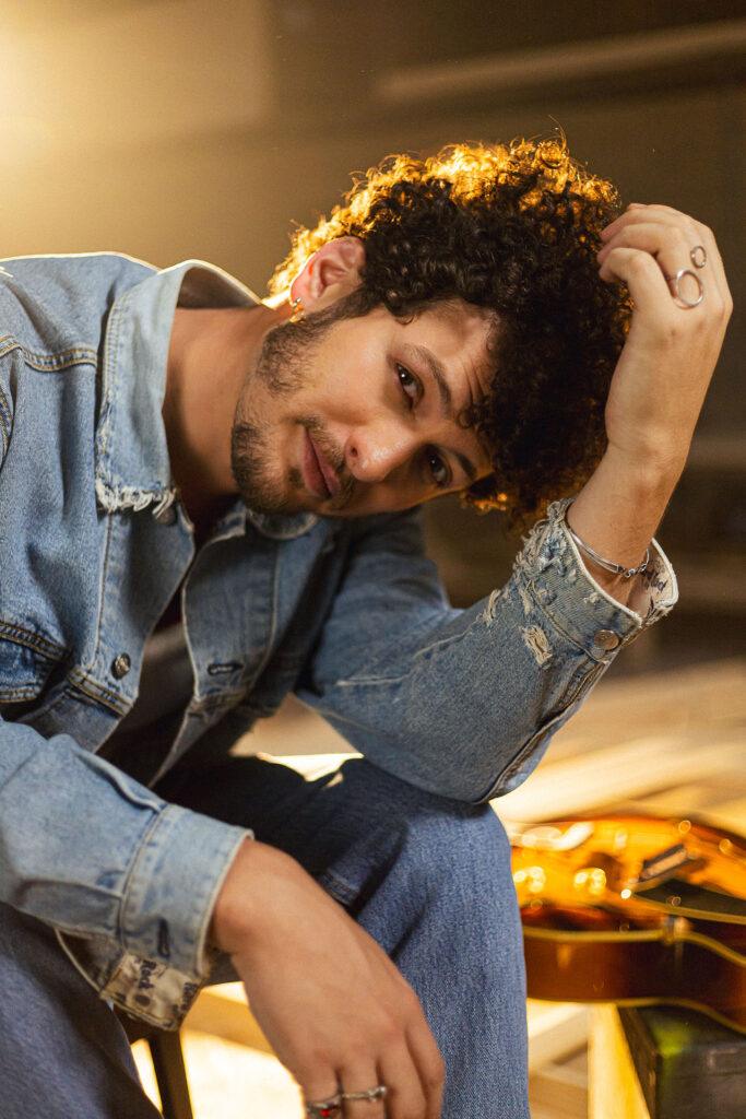 Bryan Behr surpreende público com novo álbum