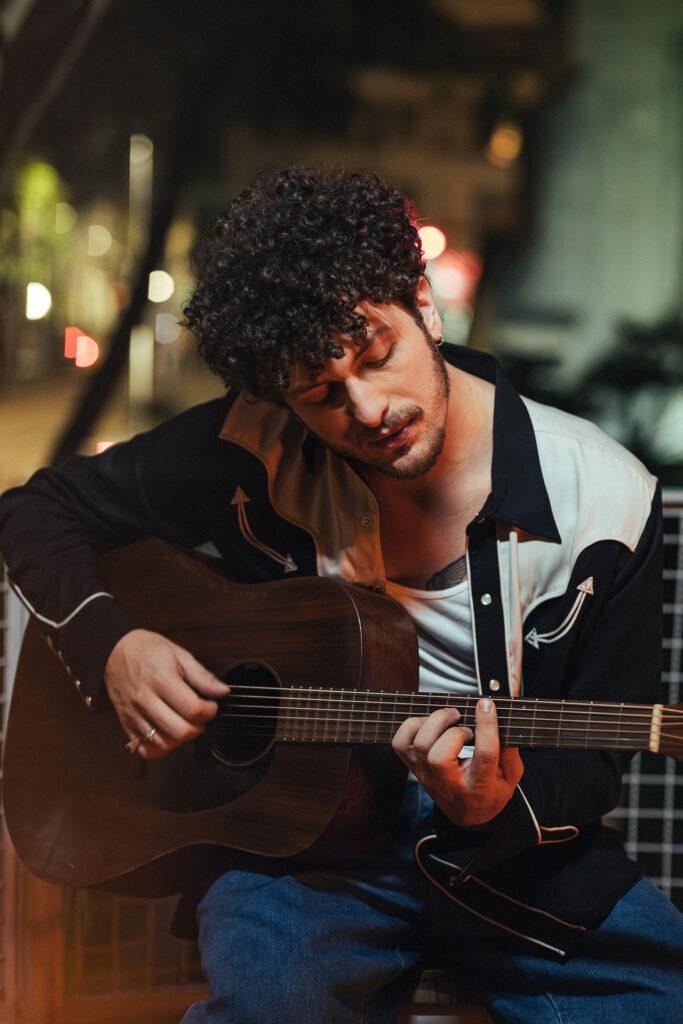 Bryan Behr surpreende público com novo álbum