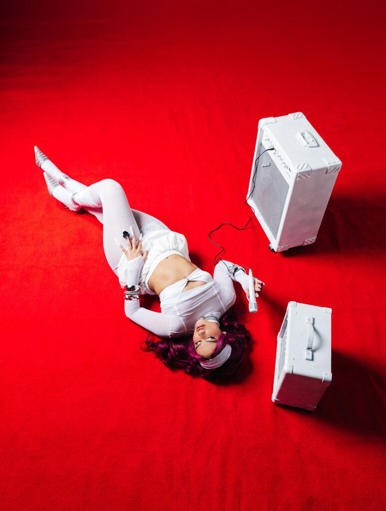 Cantora que alcançou o TOP 20 Spotify Brasil