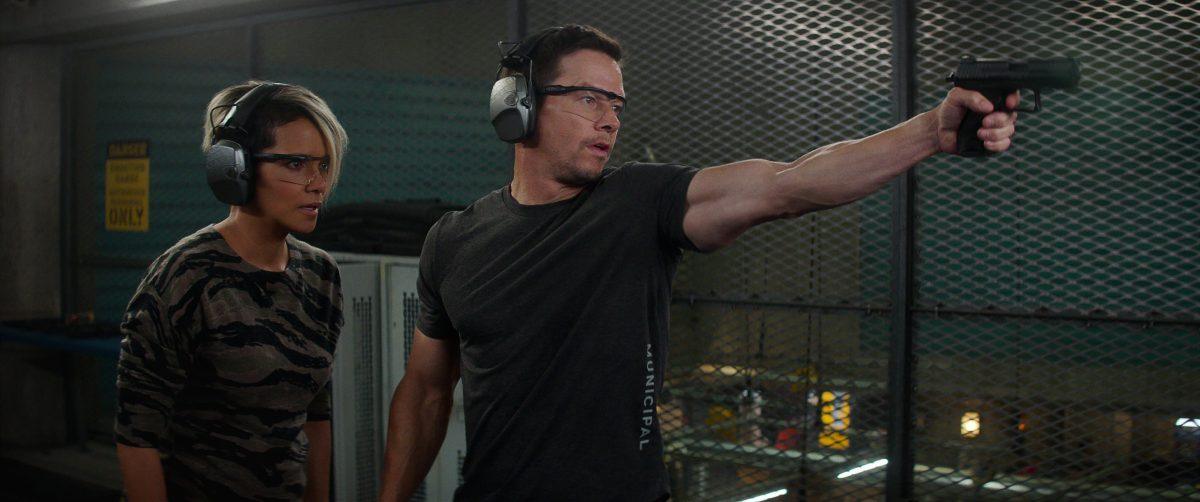 Halle Berry e Mark Wahlberg em A Liga