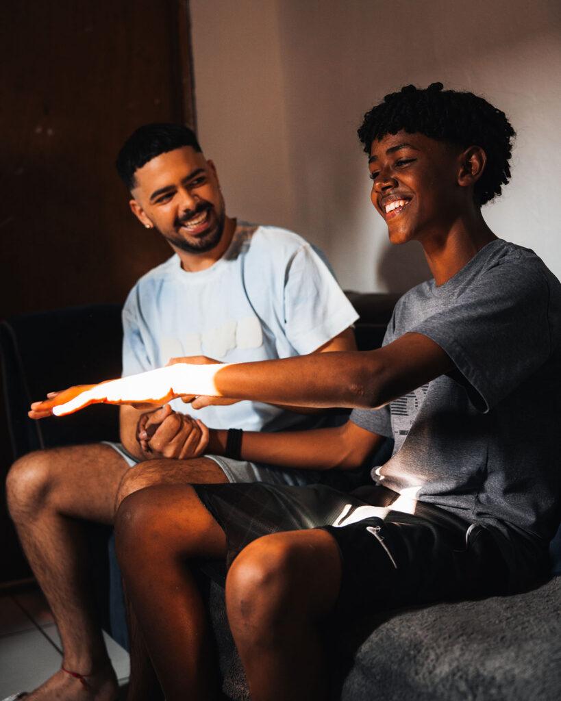 Pedro Sampaio lança música com jovem artista