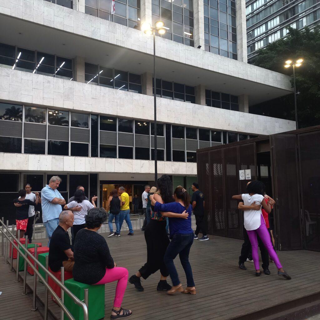 Ballet IV Centenário ocupa o Vale do Anhangabaú