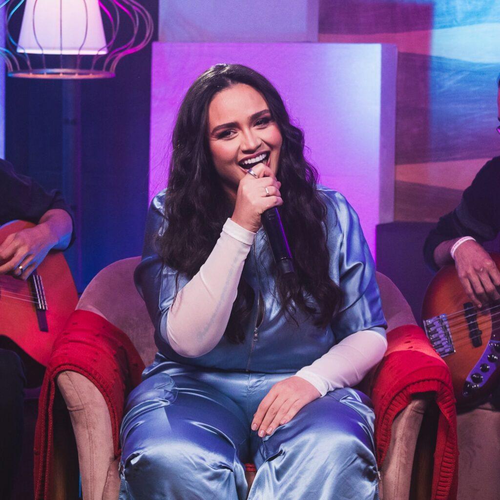 Luiza Martins bate 1 milhão de plays no Spotify