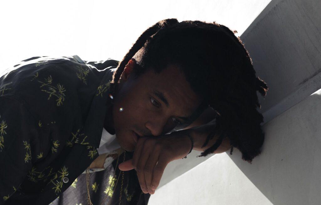 Conner Youngblood lança álbum