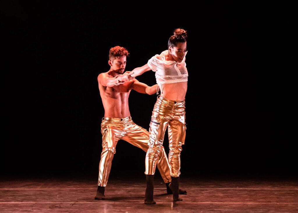Companhia de dança realiza apresentação