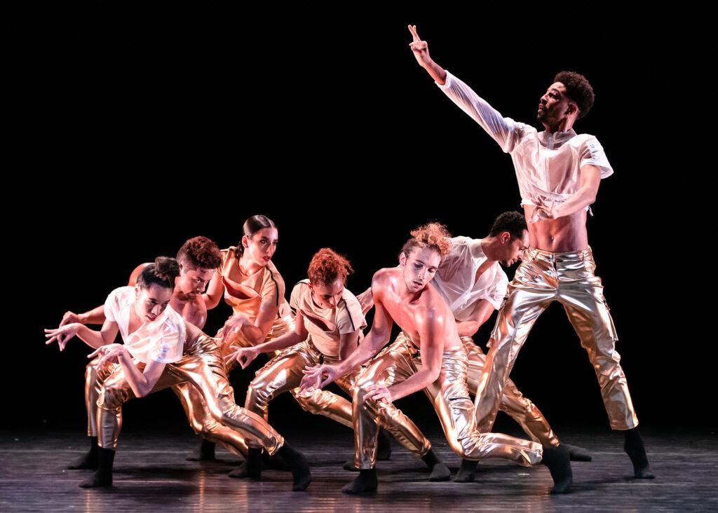 Companhia de dança realiza apresentação