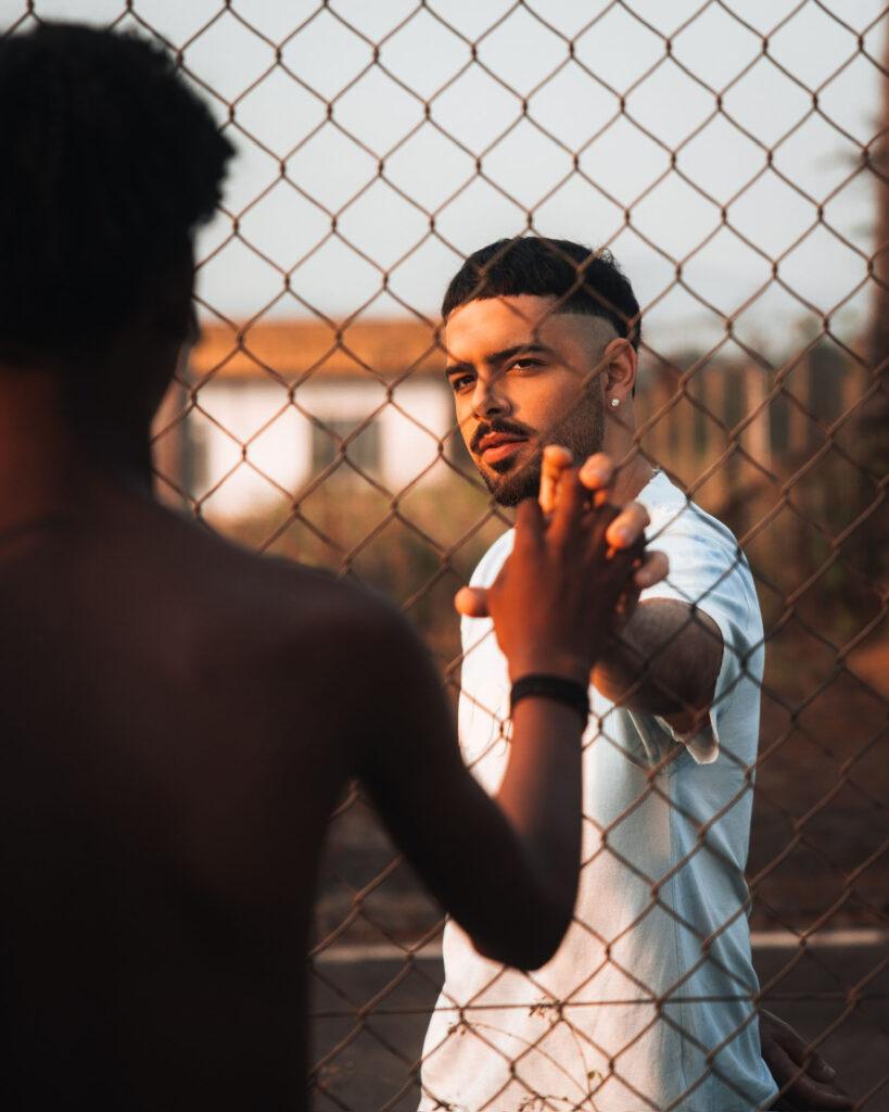 Pedro Sampaio lança música com jovem artista