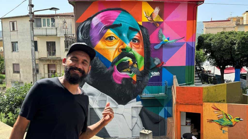 Eduardo Kobra se inspira em Pavarotti