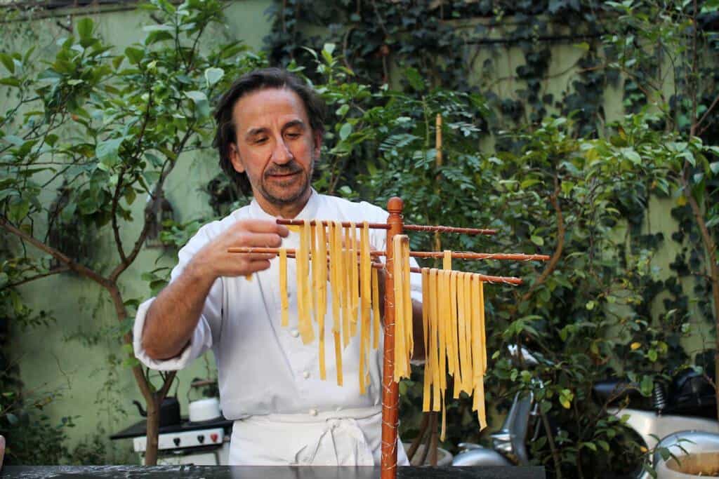 Espetáculo une teatro e gastronomia