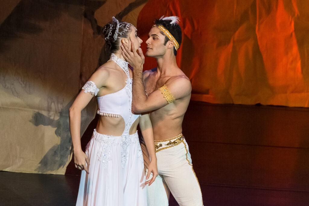 O ballet La Bayadère no Teatro Sérgio Cardoso