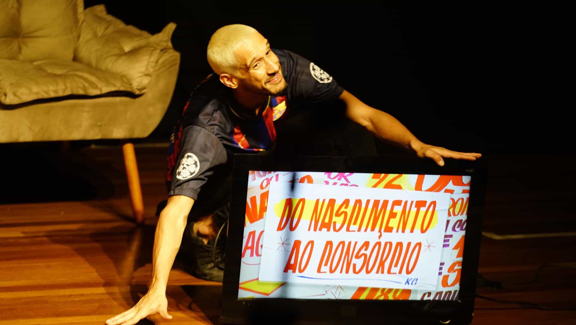 Cia Graxa dá voz aos entregadores