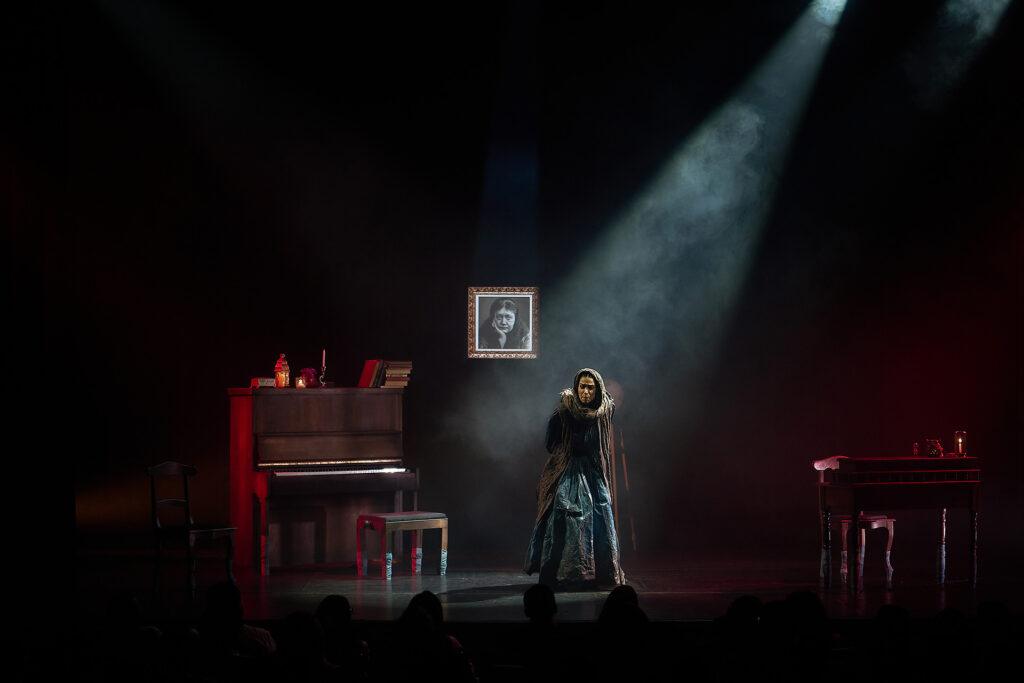 Solo de Mel Lisboa em Madame Blavatsky