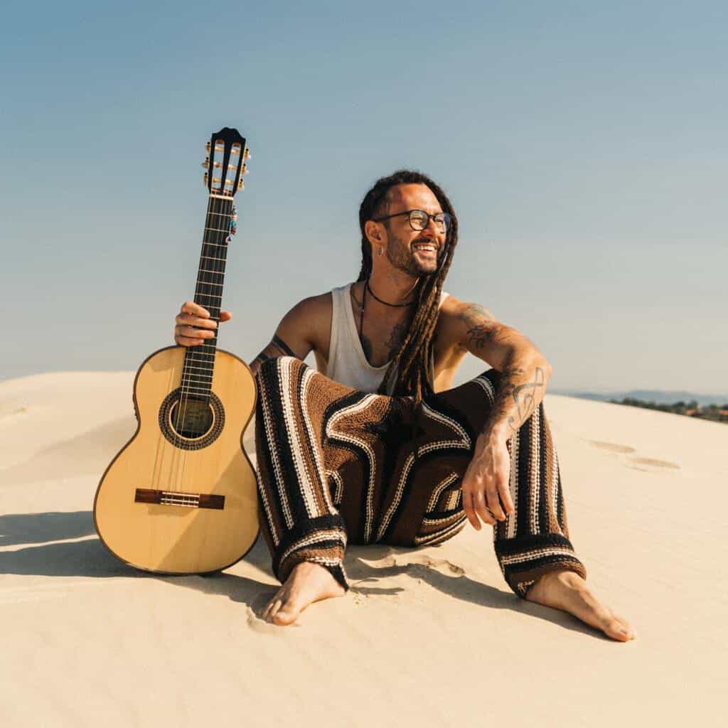 Gabriel Elias retorna às raízes reggae