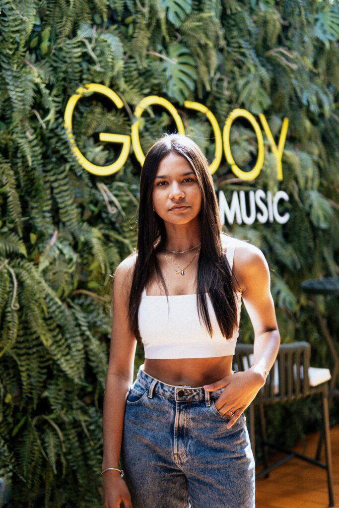 DJ Anabzzi lança clipe explosivo