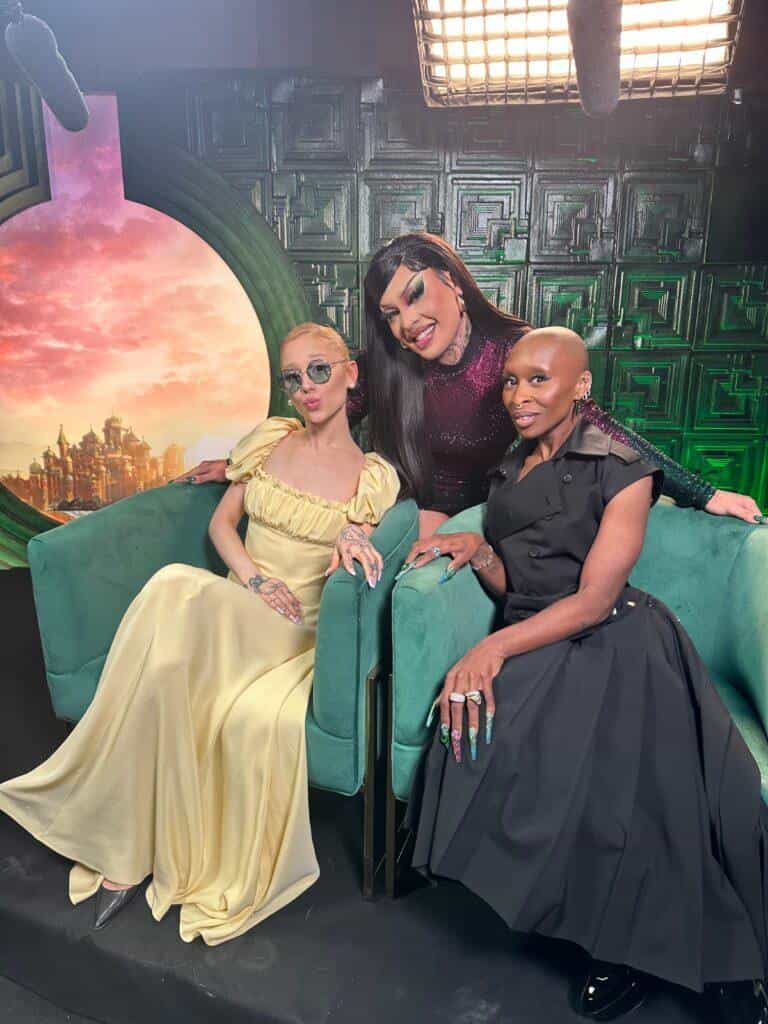 Gloria Groove entrevista atrizes de "Wicked"