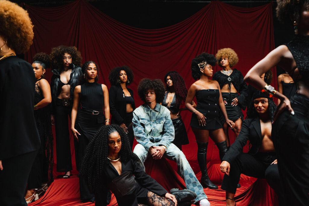 L7NNON abraça negritude em novo clipe