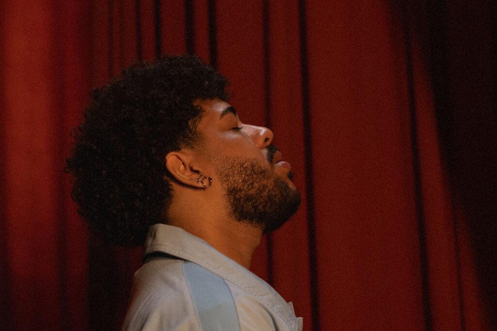 Ivyson apresenta show acústico no Bona