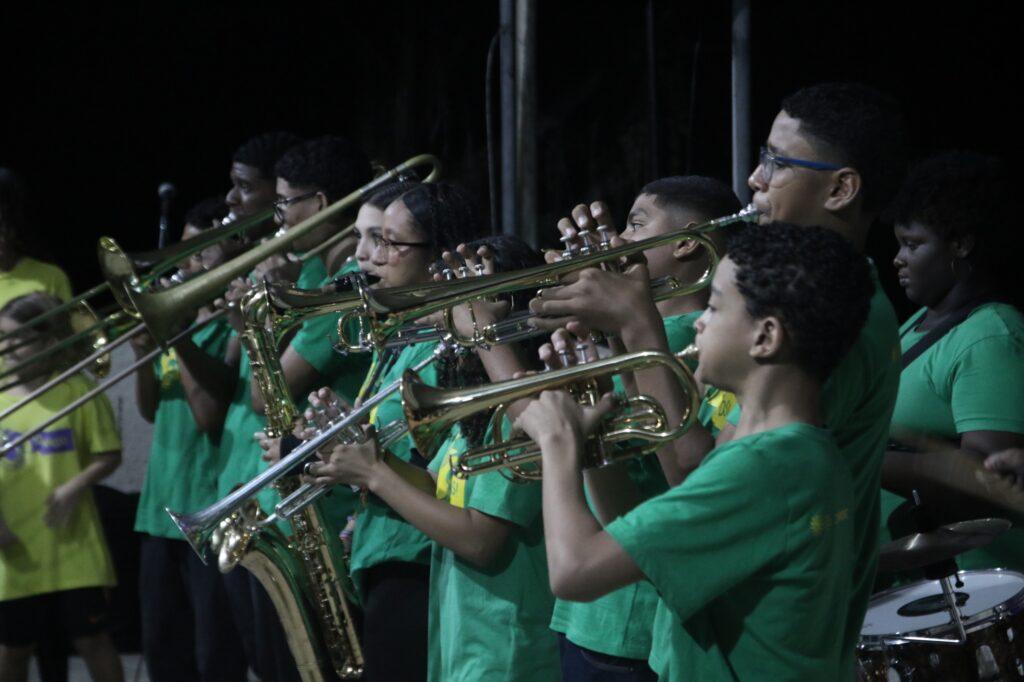 Educação musical para jovens das favelas