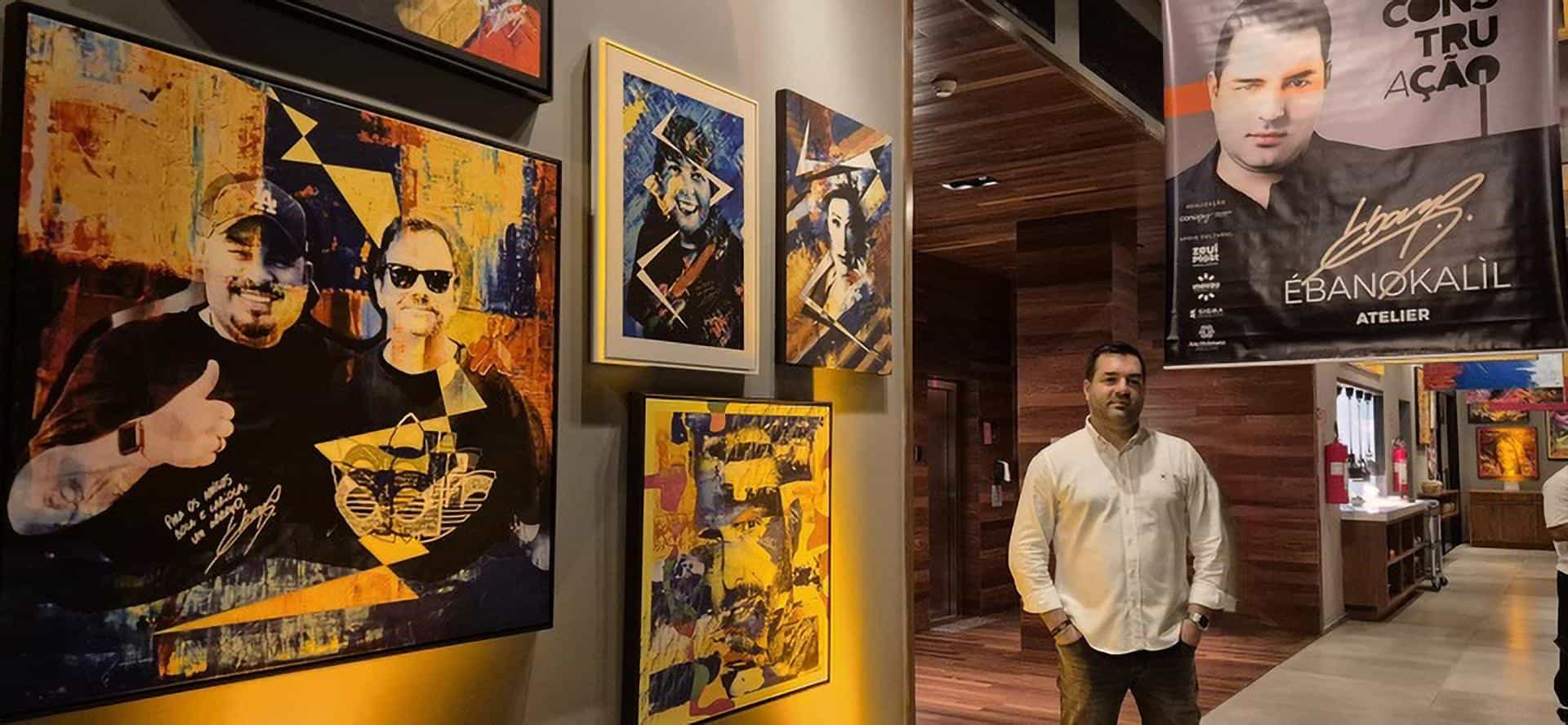 Artista Ébano Kalil em exposição DesconstruAção