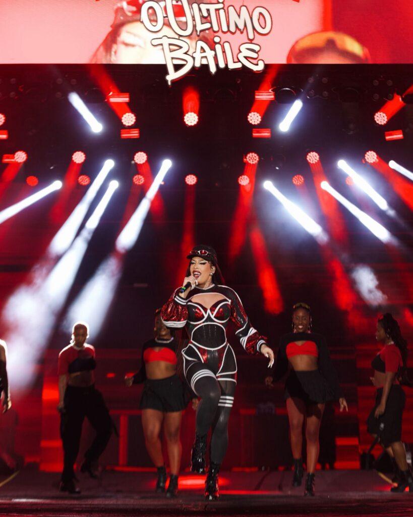 Três anos de "Lady Leste" celebra com show