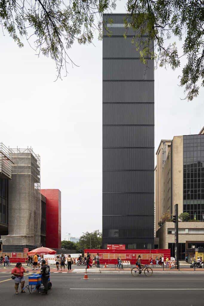 Masp abre novo prédio para o público com exposições