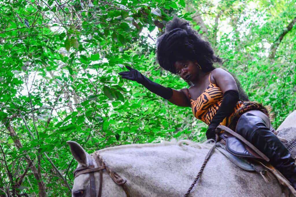 "Pop e afro-pop são os gêneros que mais me identifico"