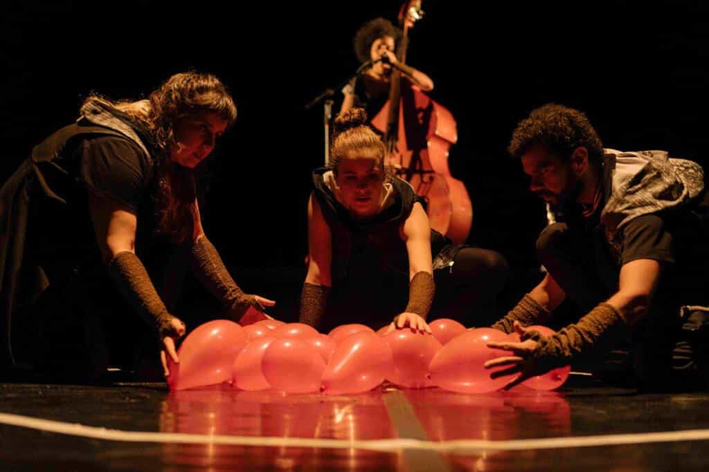 Mirar: Quando os Olhos se Levantam no Teatro Cacilda Becker