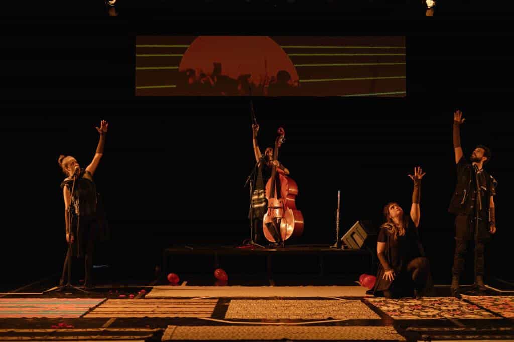 Mirar: Quando os Olhos se Levantam no Teatro Cacilda Becker