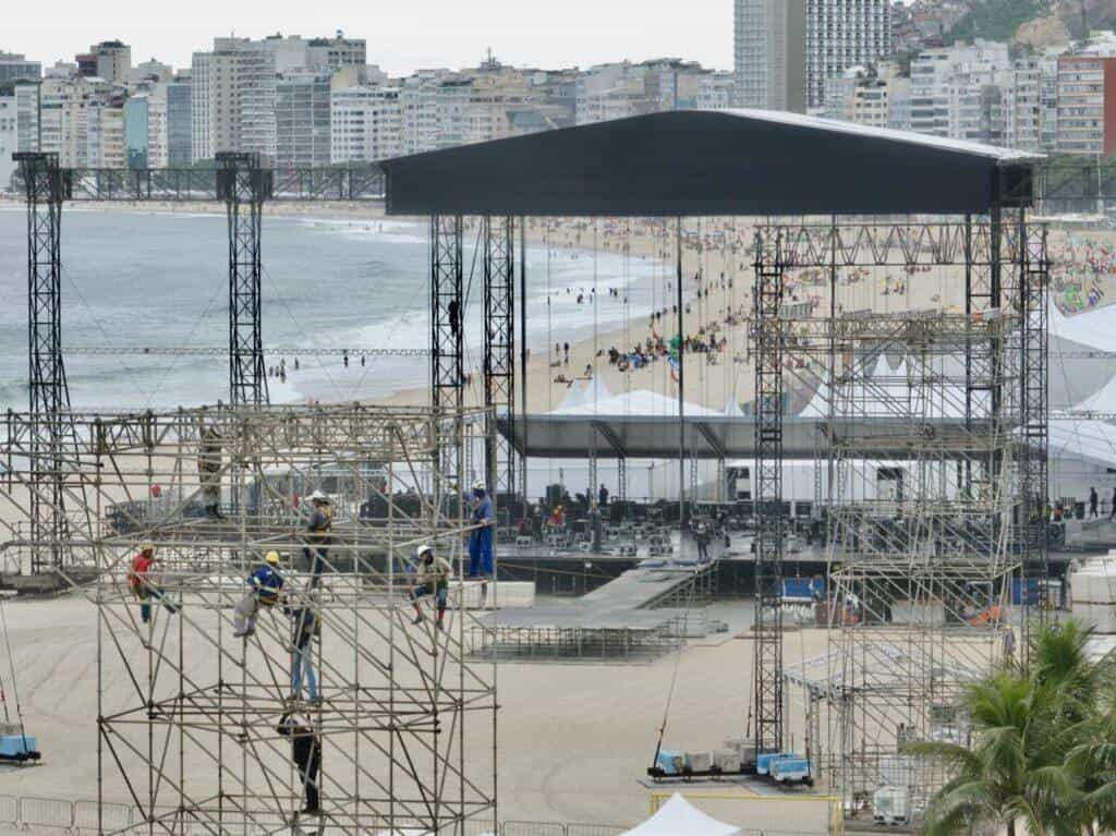 Palco de Lady Gaga terá LED com mais de 800 m²