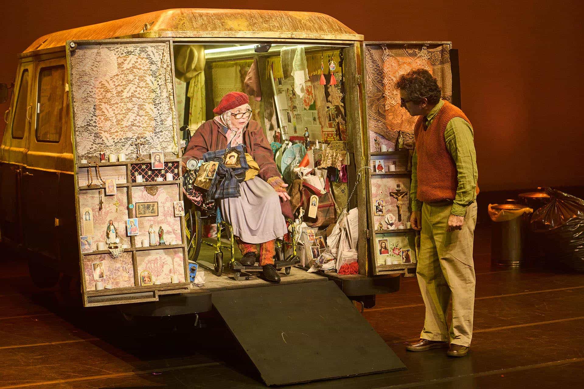 Nathalia Timberg em ‘A Mulher da Van’ no Teatro Bravos