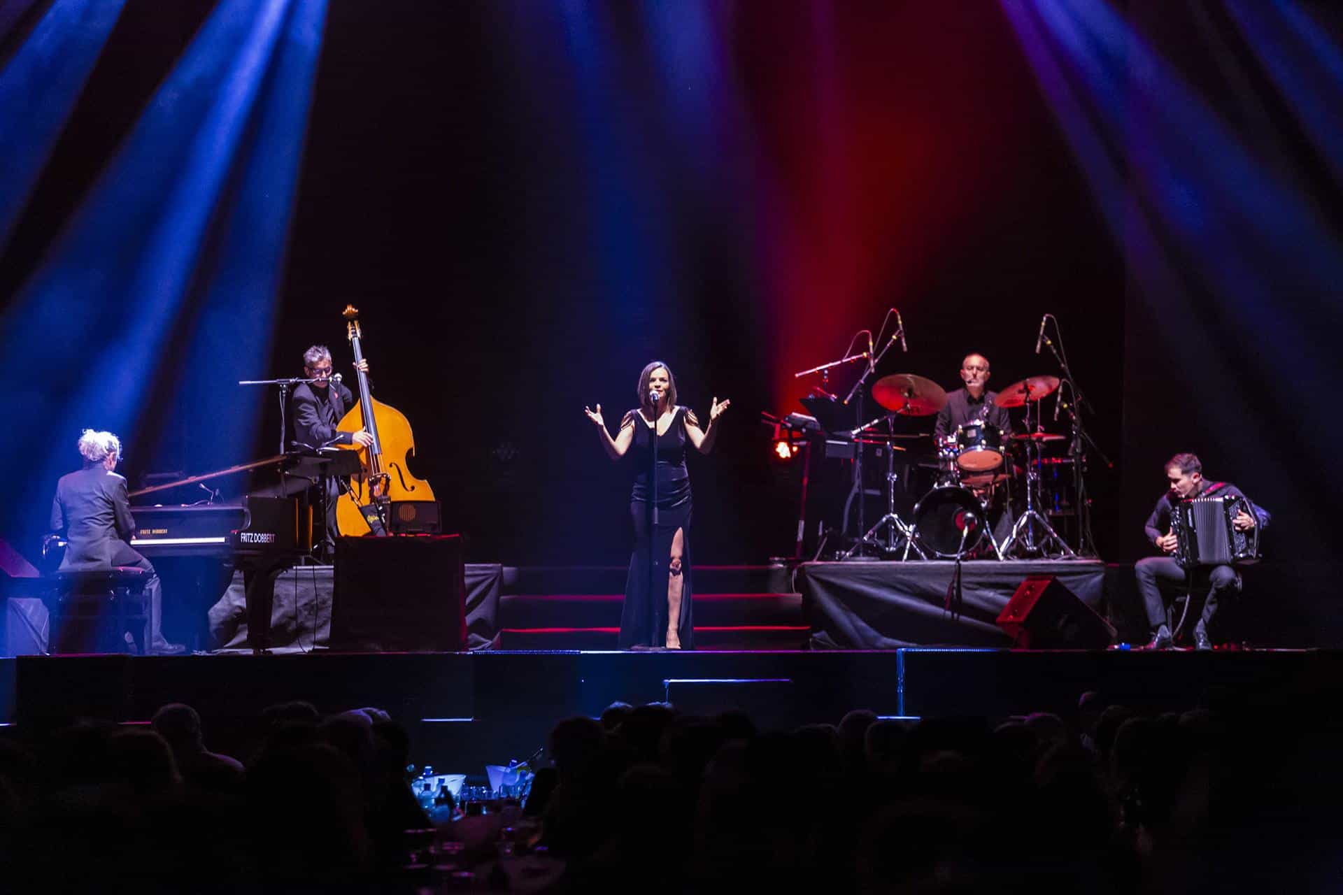 100 anos de Charles Aznavour por Anne Carrere