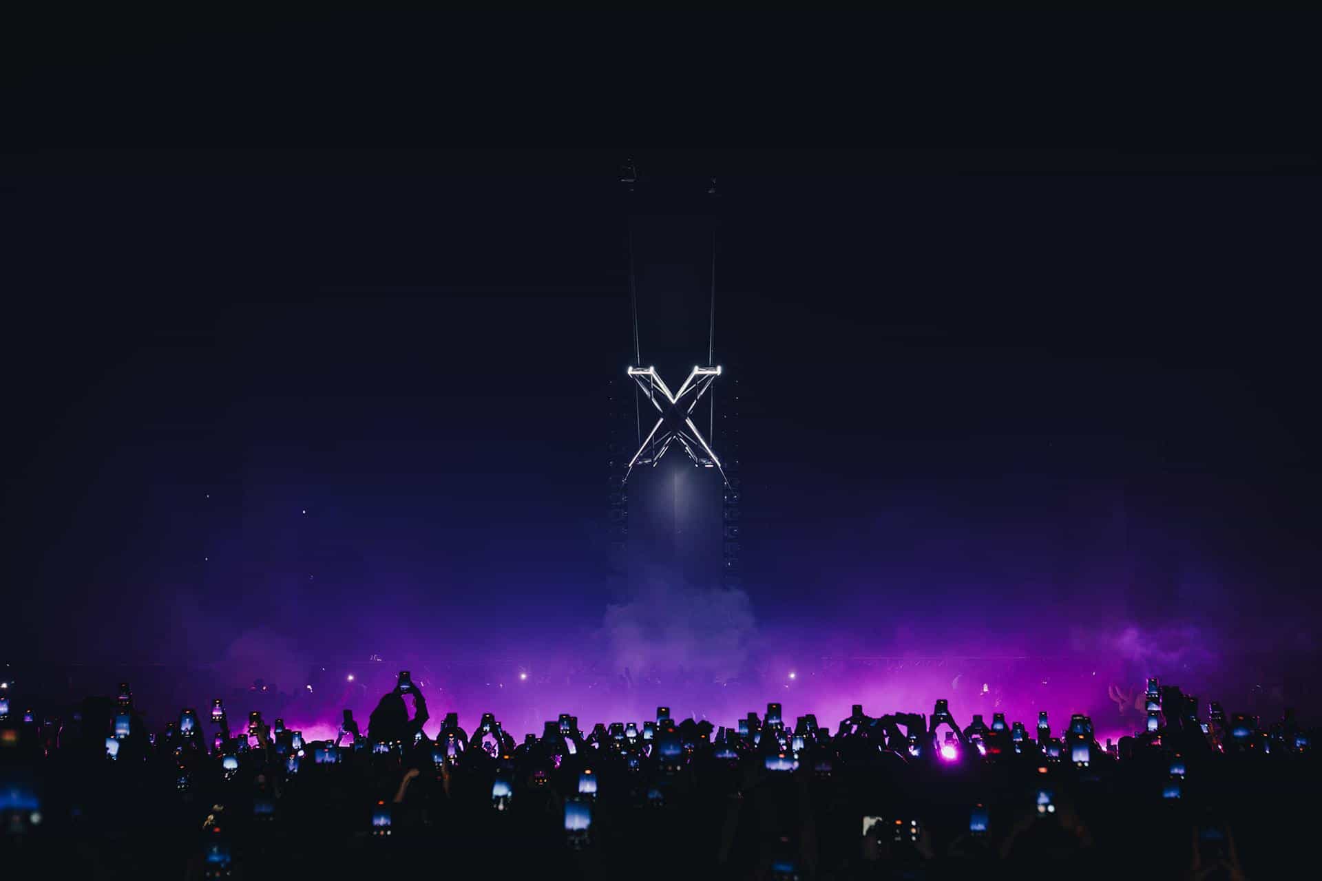 "Adriatique Present X". O evento acontece dia 31 de maio