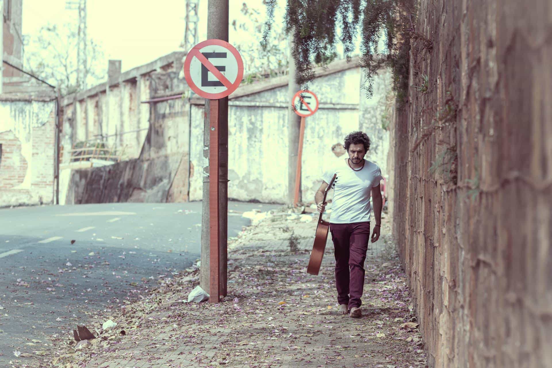 Gustavo Ortiz lança “José, João”, um samba urbano