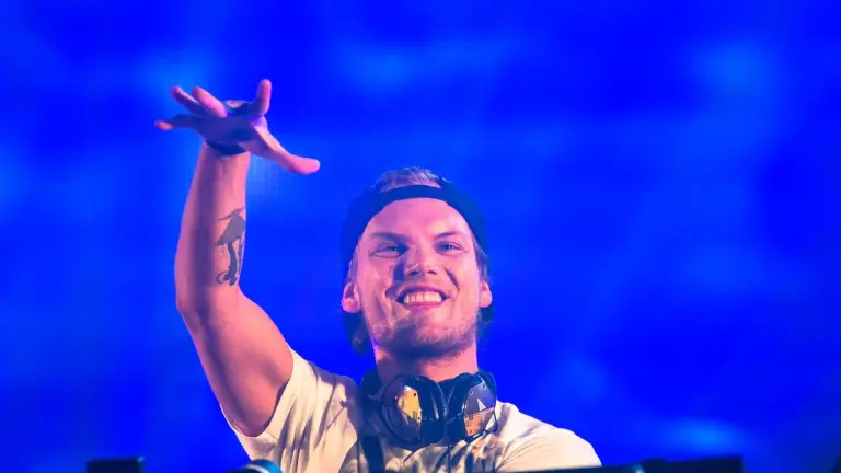 “AVICII FOREVER” já está disponível nas plataformas