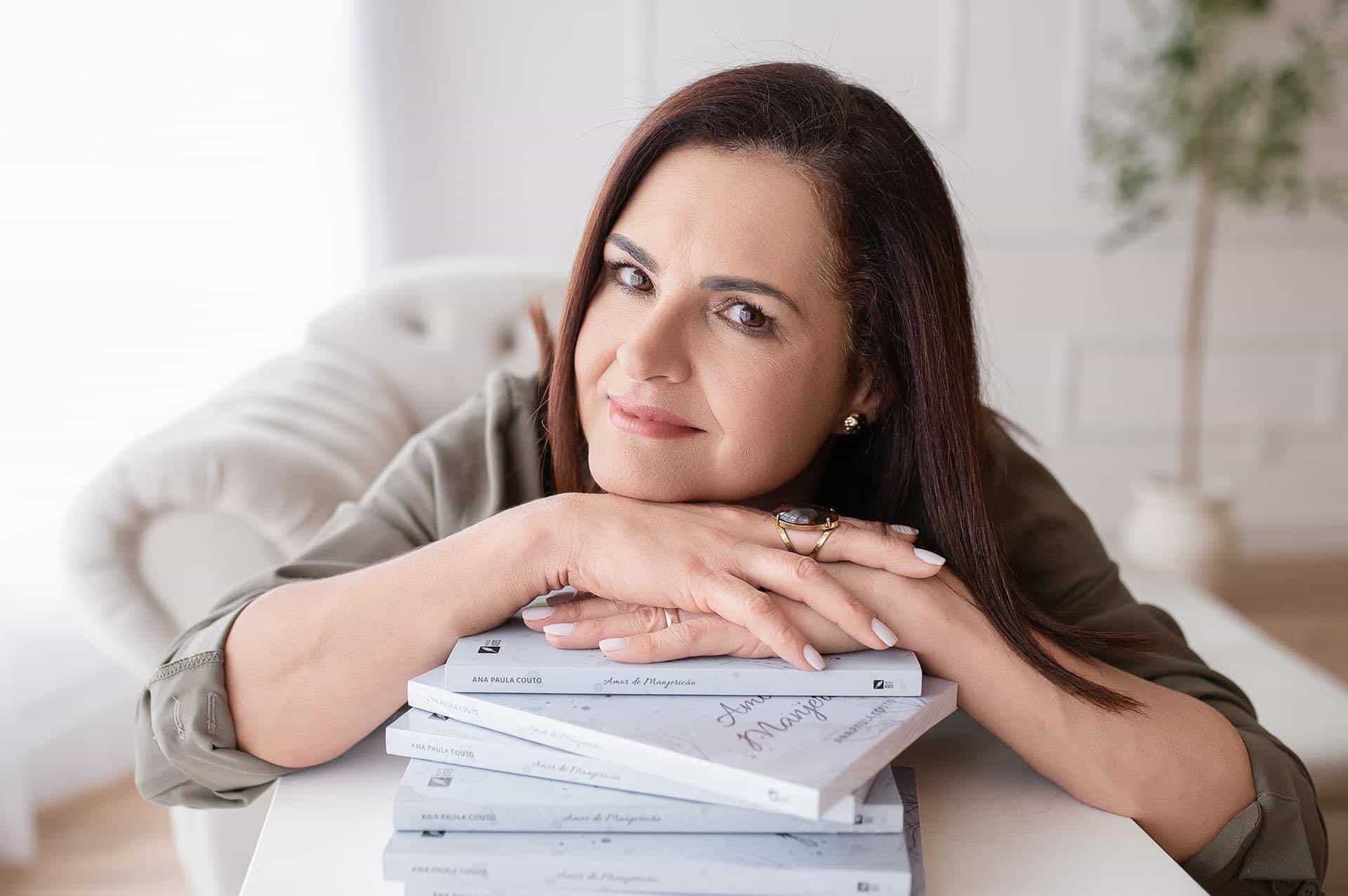 Romance chick-lit que retrata os desafios de uma mulher 40+
