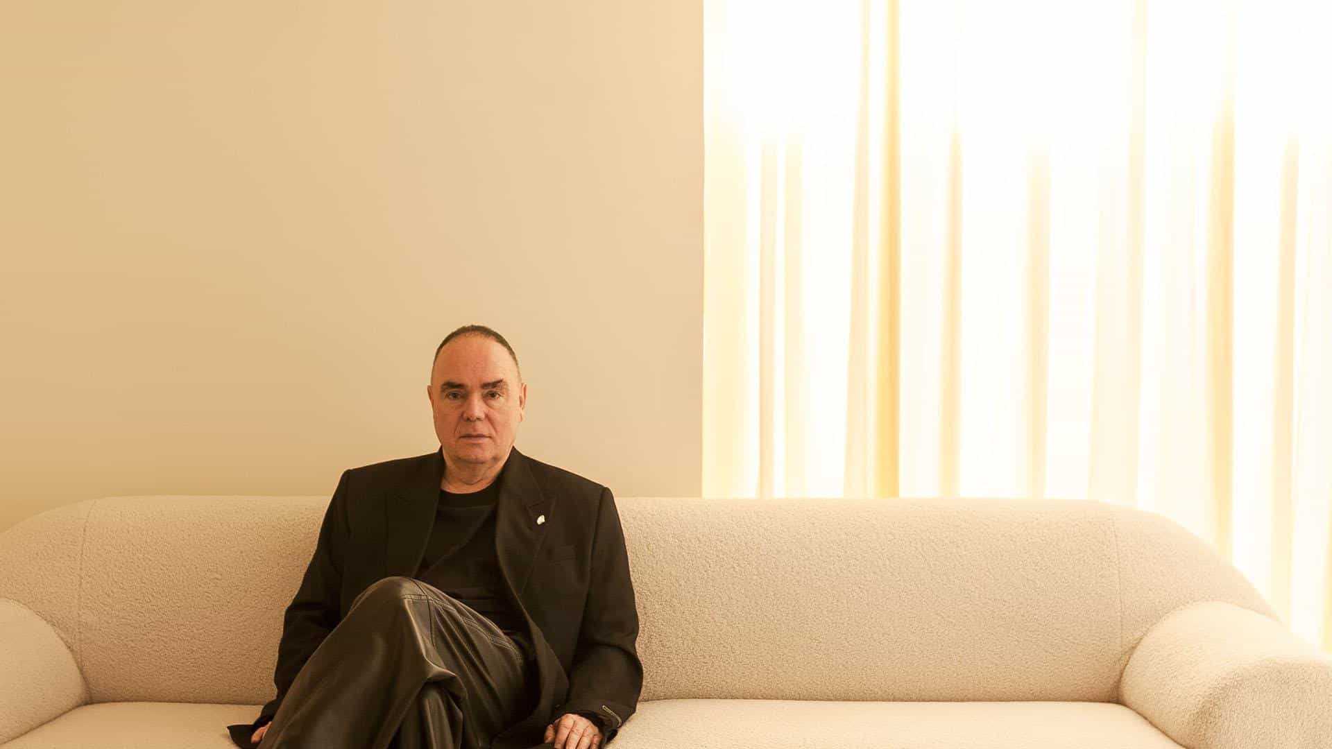 Reinaldo Lourenço inaugura novo atelier sob medida em SP
