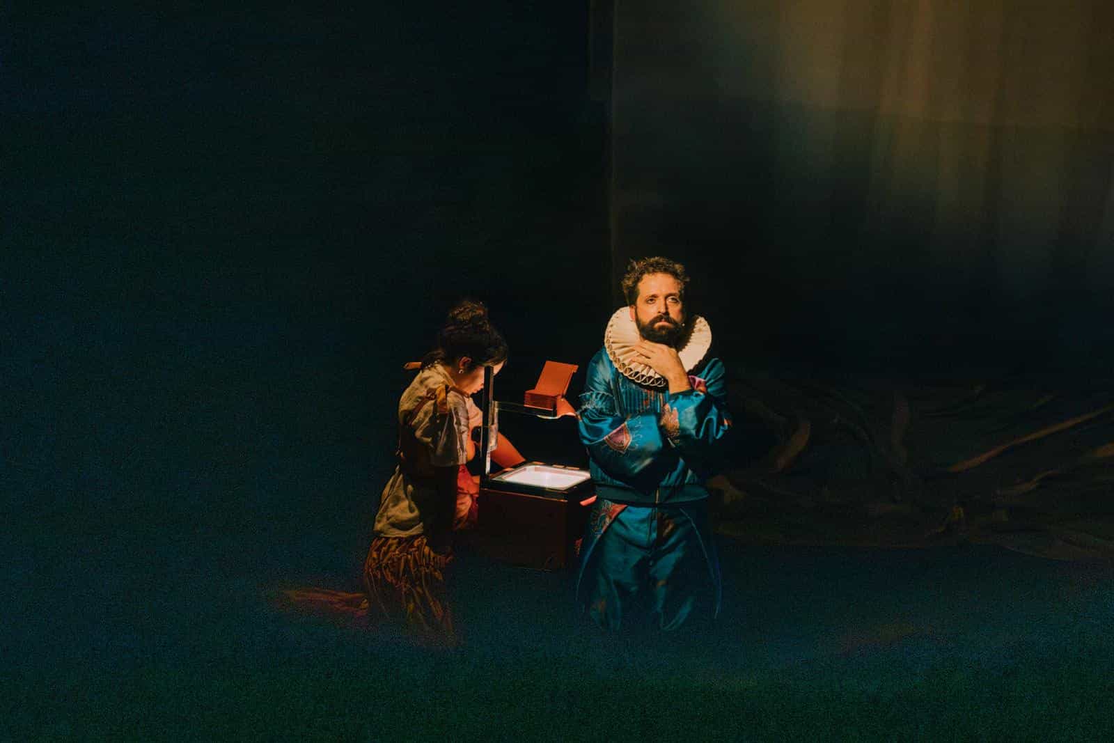 Gregório Duvivier, com apresentações no Theatro Municipal