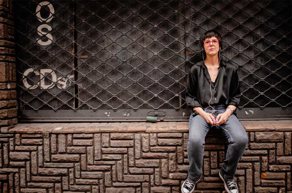 Escritora gaúcha Dani Langer lança romance sobre luto