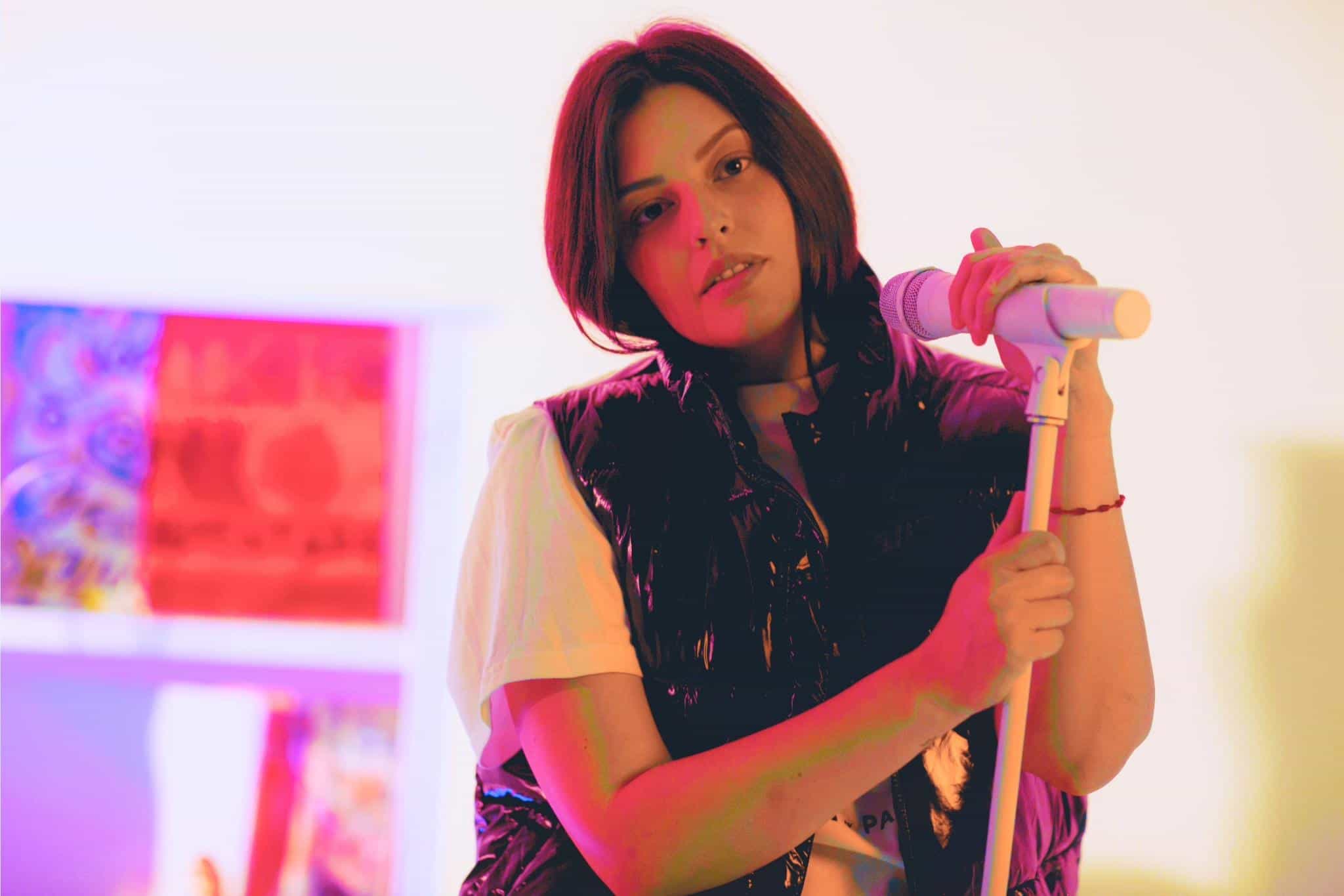 Guilherme Song se une a Julia Smith em single