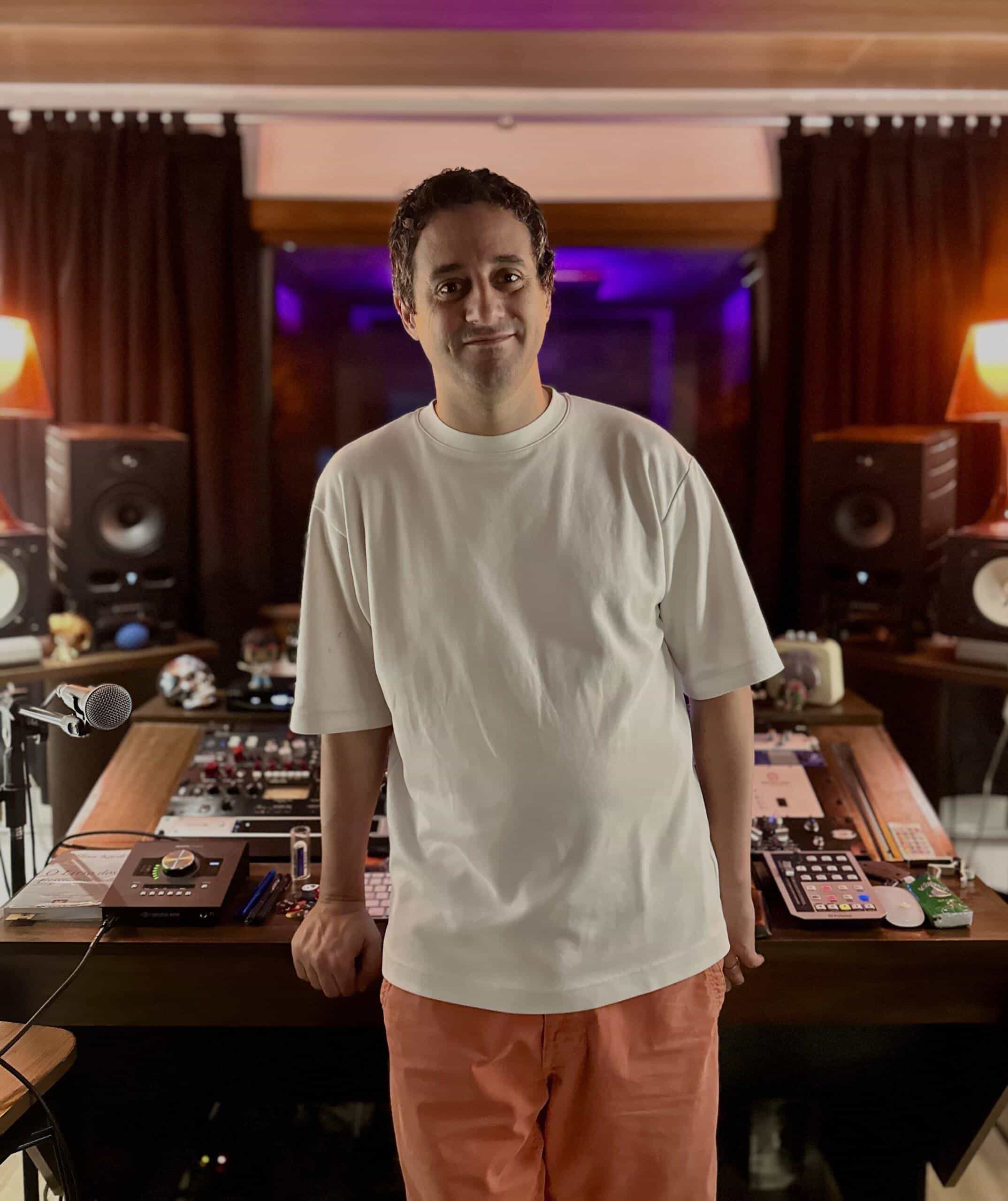 Guilherme Song se une a Julia Smith em single