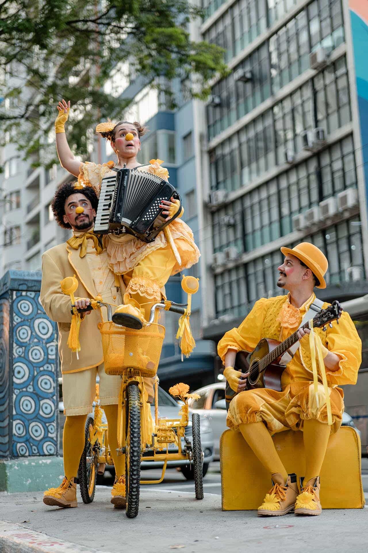 Homenagem ao circo itinerante e as palhaças latinoamericanas